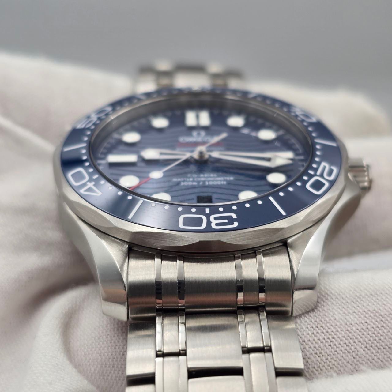 NEW 2026 Omega Seamaster Diver 300M Blue Wave 42mm 210.30.42.20.03.001 + STRAP