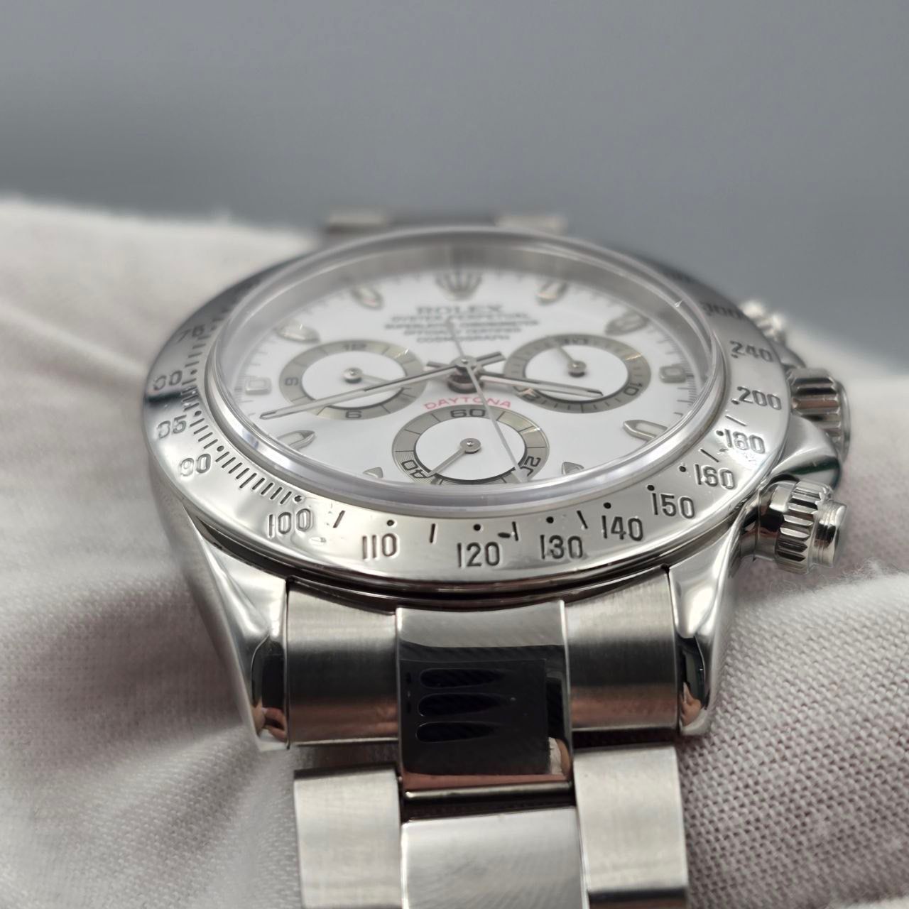 Rolex Daytona Cosmograph Daytona 116520 White Dial Stainless Steel 40mm