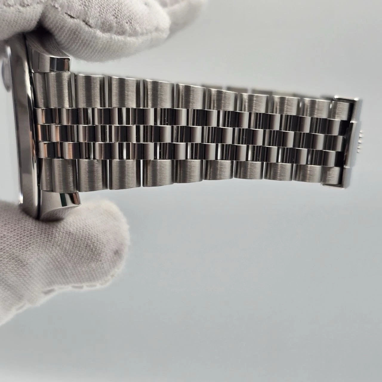 NEW 2025 Rolex Datejust 41mm Smooth Rhodium Dial Jubilee Bracelet 126300 UNWORN