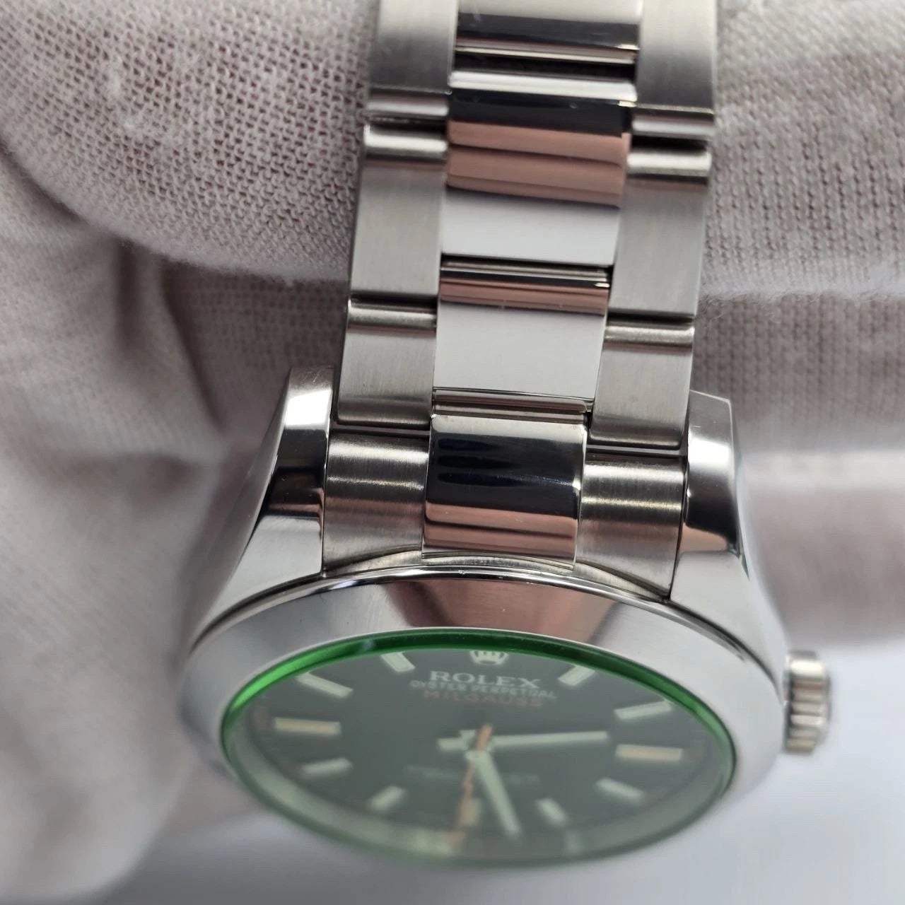 PAPERS 2019 Rolex Milgauss 40mm Steel Black Dial Green Crystal 116400GV BOX