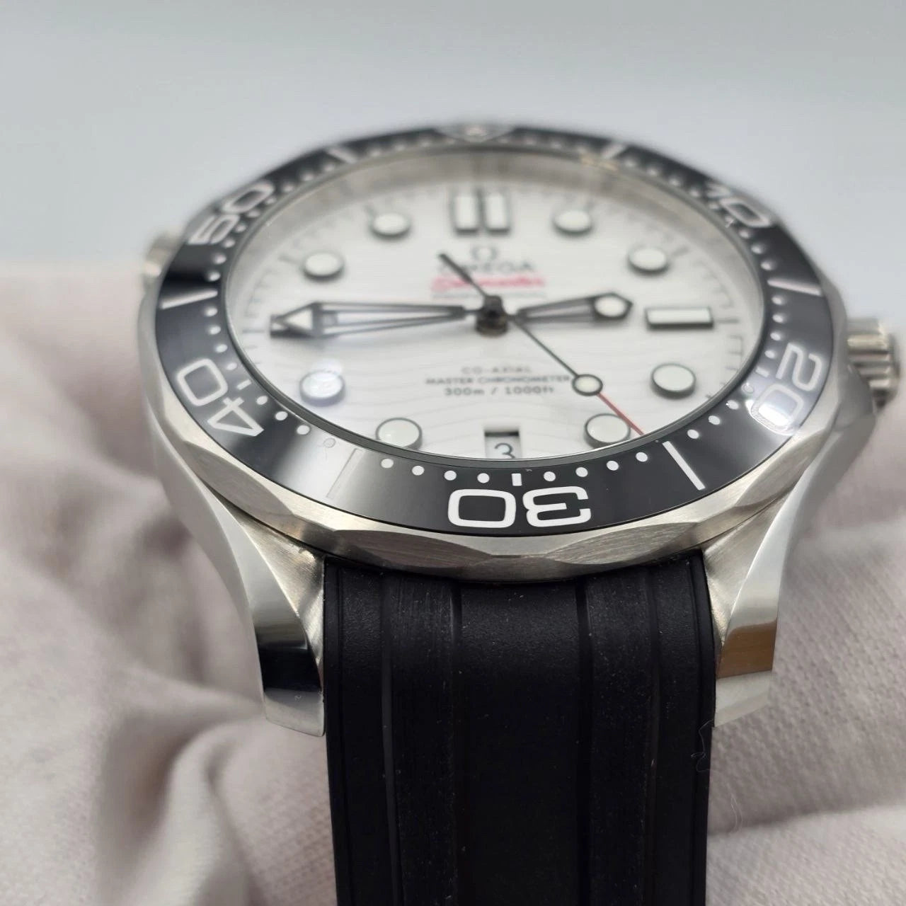 NEW 2026 Omega Seamaster Diver 300M 42mm White 210.32.42.20.04.001