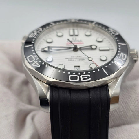 NEW 2026 Omega Seamaster Diver 300M 42mm White 210.32.42.20.04.001