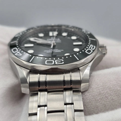 NEW 2026 Omega Seamaster Diver "Seaweed" Green 210.30.42.20.10.001 42mm Watch