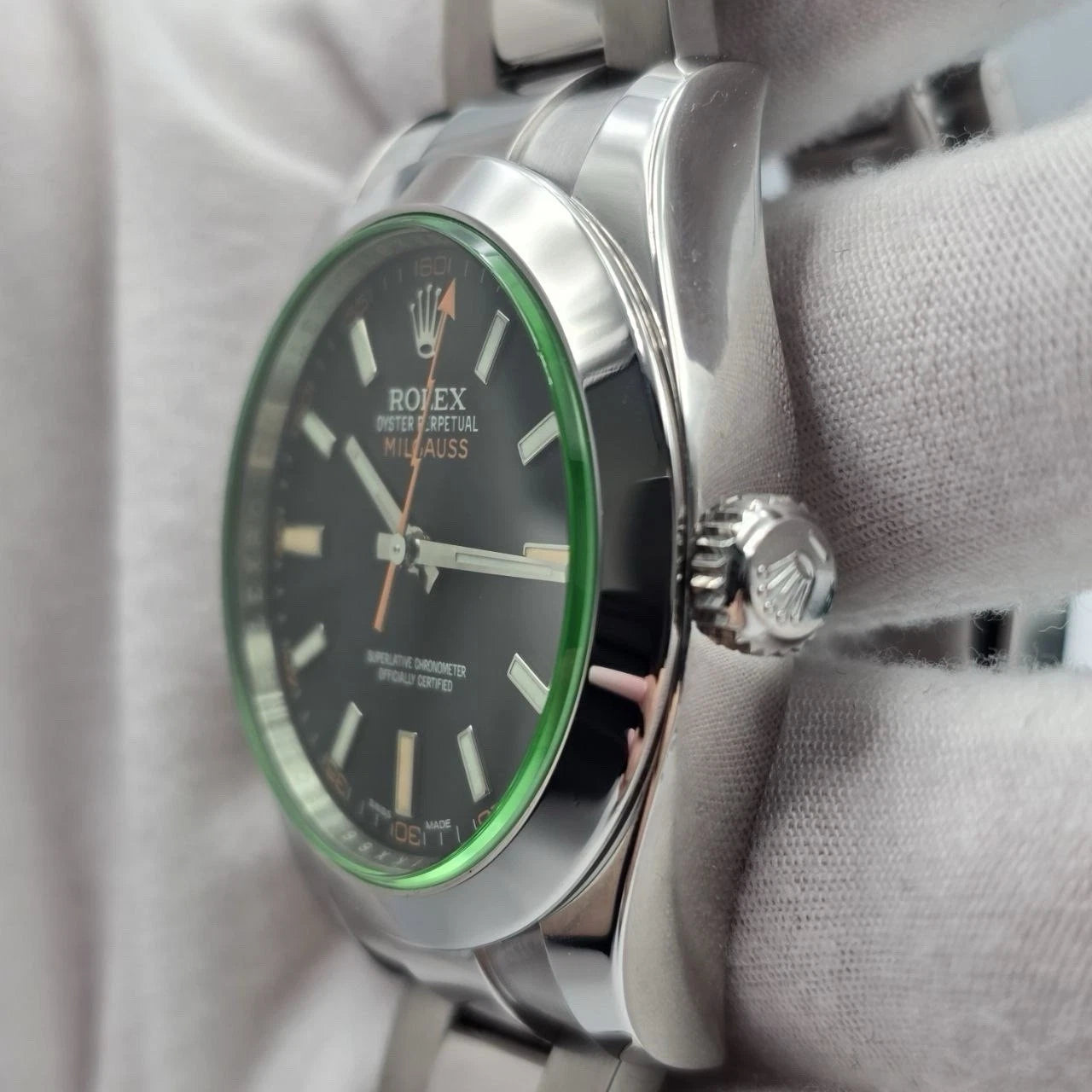 PAPERS 2020 Rolex Milgauss 40mm Steel Black Dial Green Crystal 116400GV BOX
