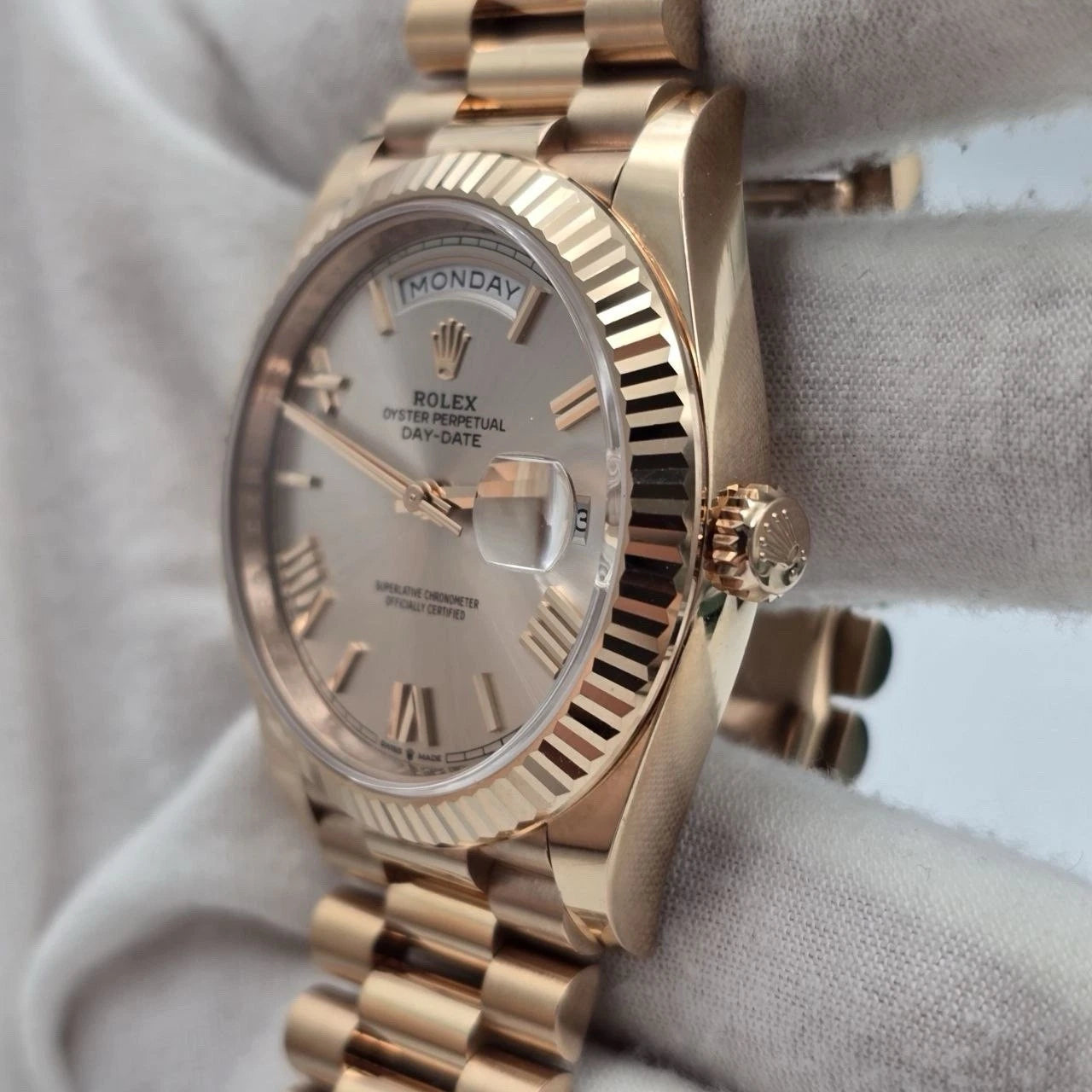 2023 PAPERS Rolex Day-Date 40 228235 President Rose Gold Sundust Roman Dial BOX