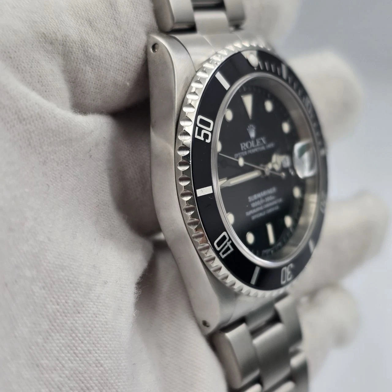 PAPERS Rolex Submariner Date 16610 Black Dial Stainless Steel Oyster 40mm