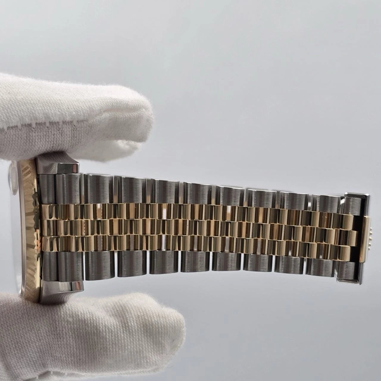 NEW 2026 Rolex Datejust 36mm 18K Two Tone Champagne Diamond Dial Jubilee 126233