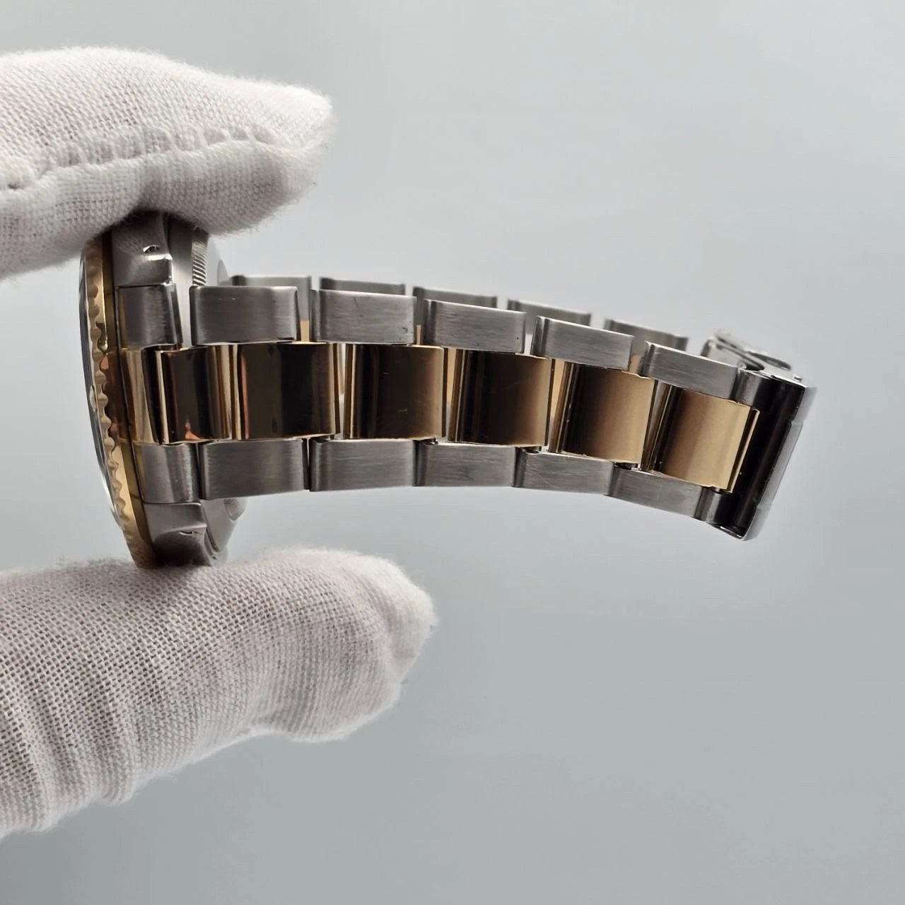 Rolex Submariner Date 16613 Blue Dial Stainless Steel Two Tone Gold 40mm Watch