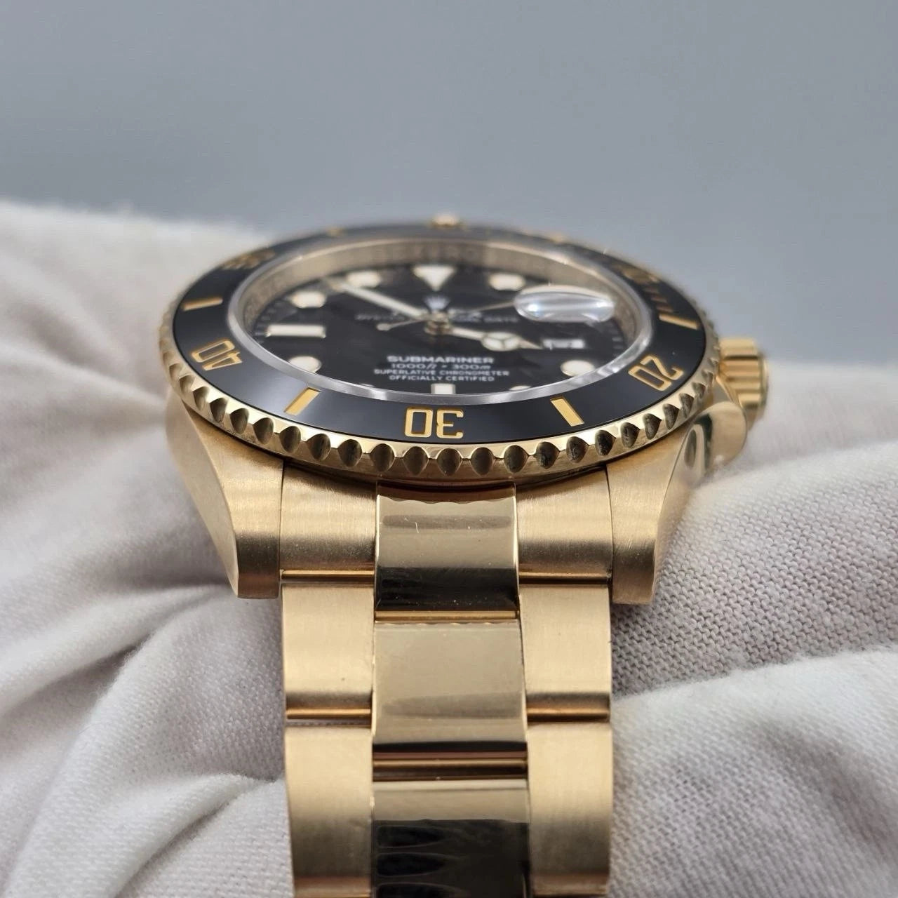 PAPERS 2023 Rolex Submariner Date 41mm 18k Yellow Gold Black Dial 126618LN BOX