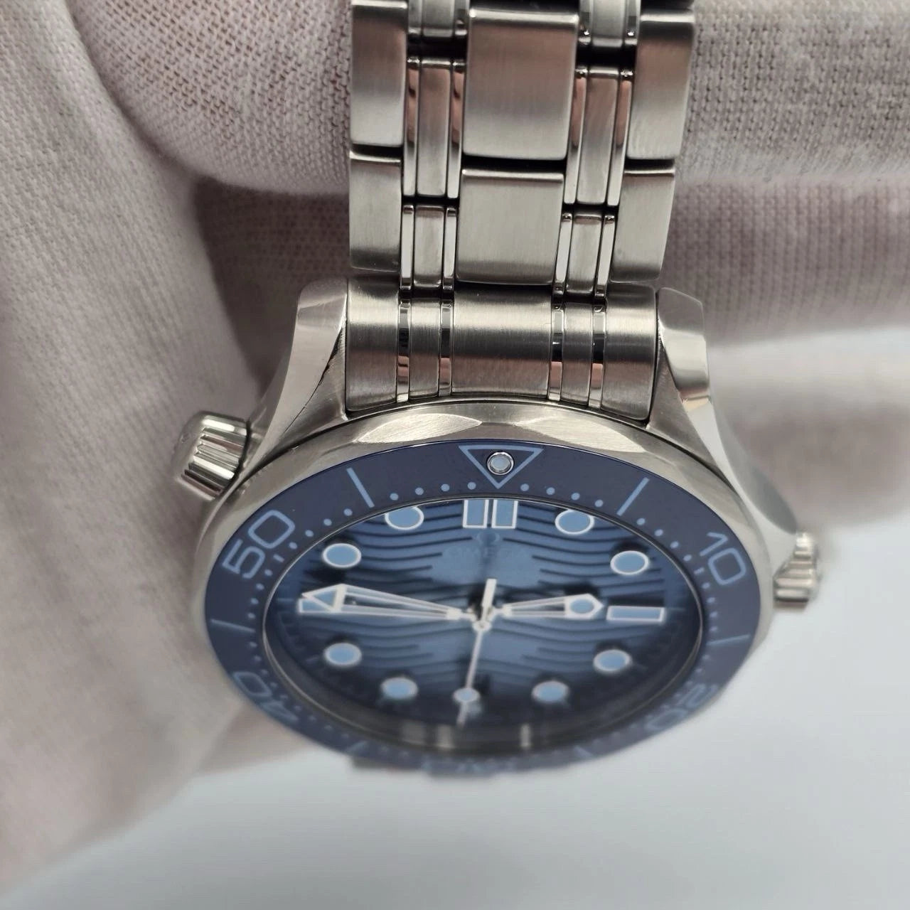 2025 OMEGA Seamaster Diver 300M 210.30.42.20.03.003 Summer Blue 42mm With Strap
