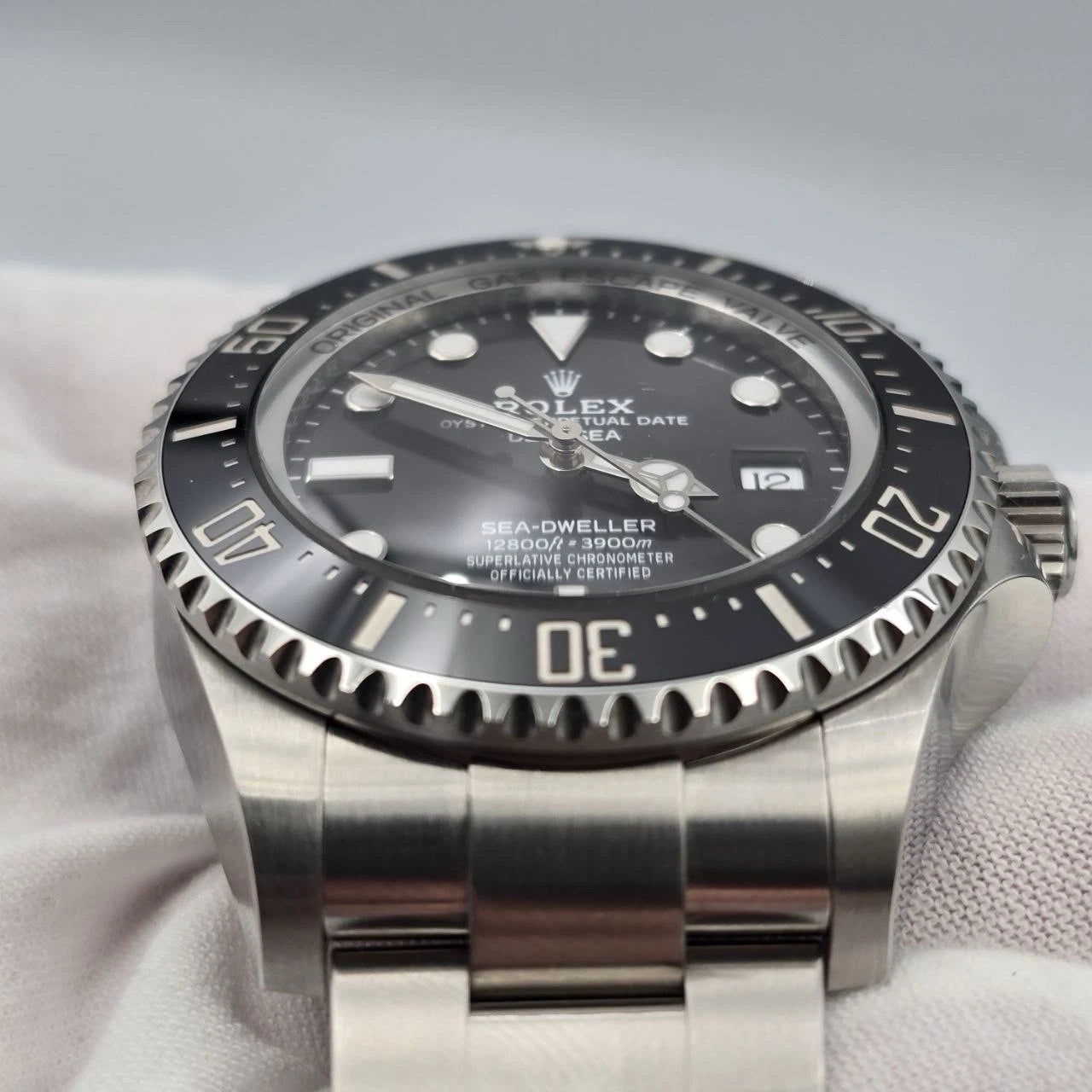 PAPERS 2023 Rolex Sea-Dweller Deepsea Black Ceramic Steel Dive 44mm 136660 BOX