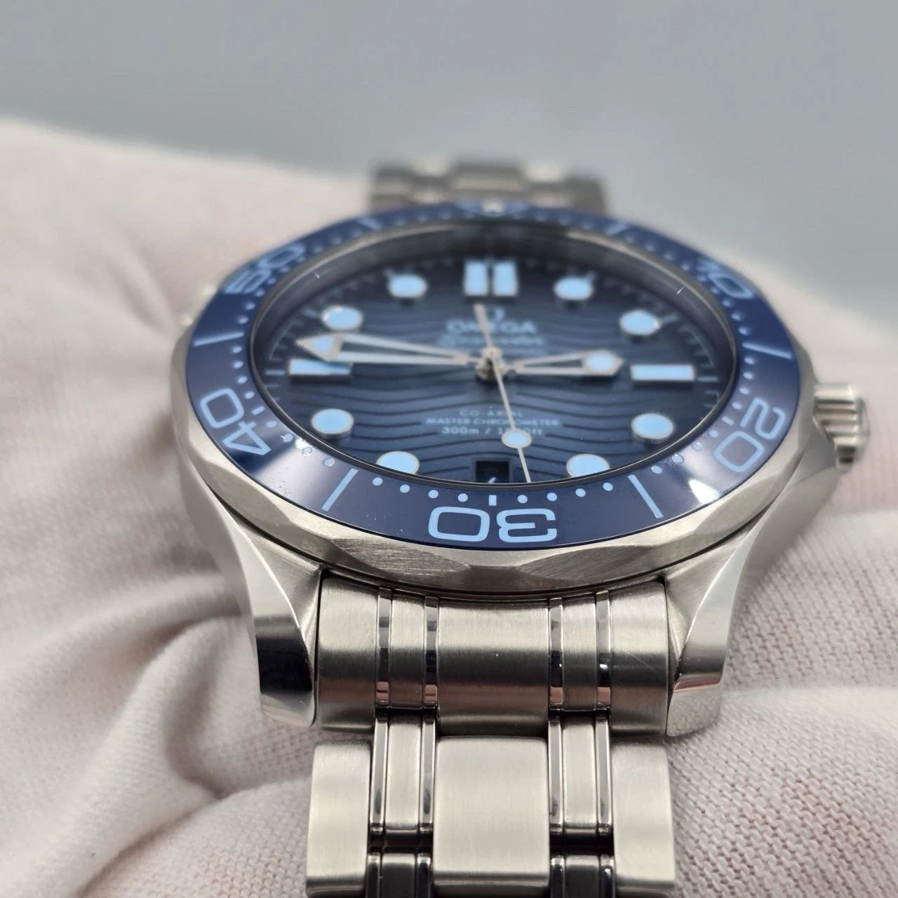 2025 OMEGA Seamaster Diver 300M 210.30.42.20.03.003 Summer Blue 42mm With Strap