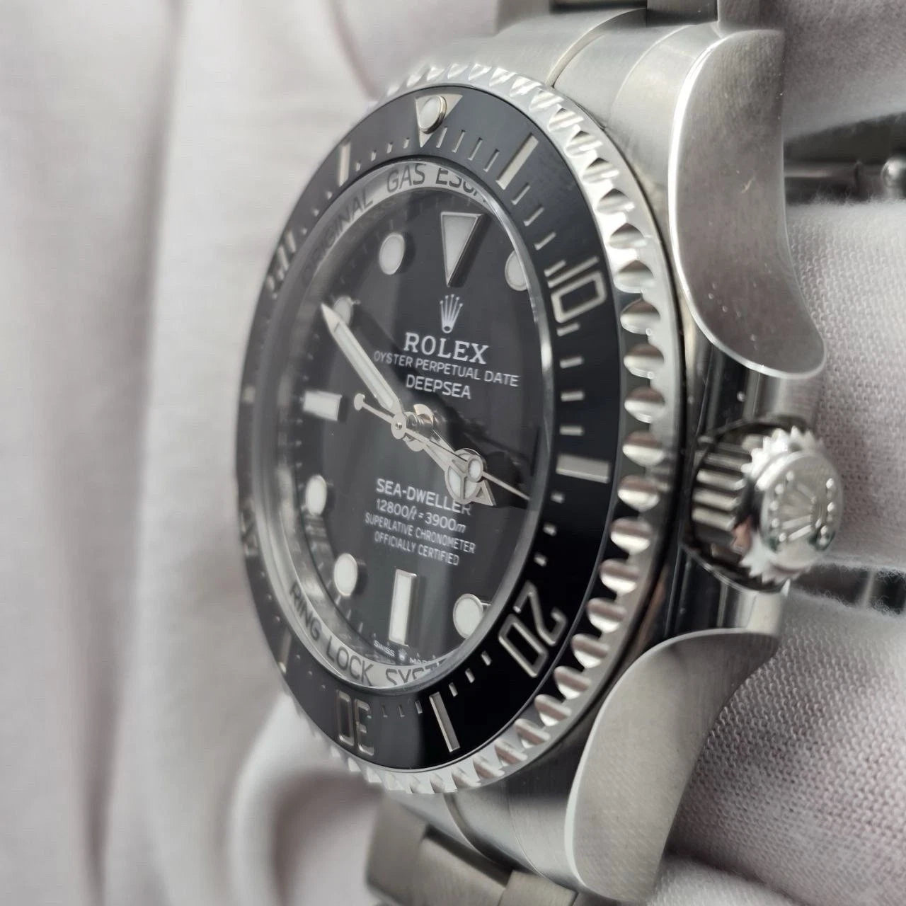 PAPERS 2023 Rolex Sea-Dweller Deepsea Black Ceramic Steel Dive 44mm 136660 BOX