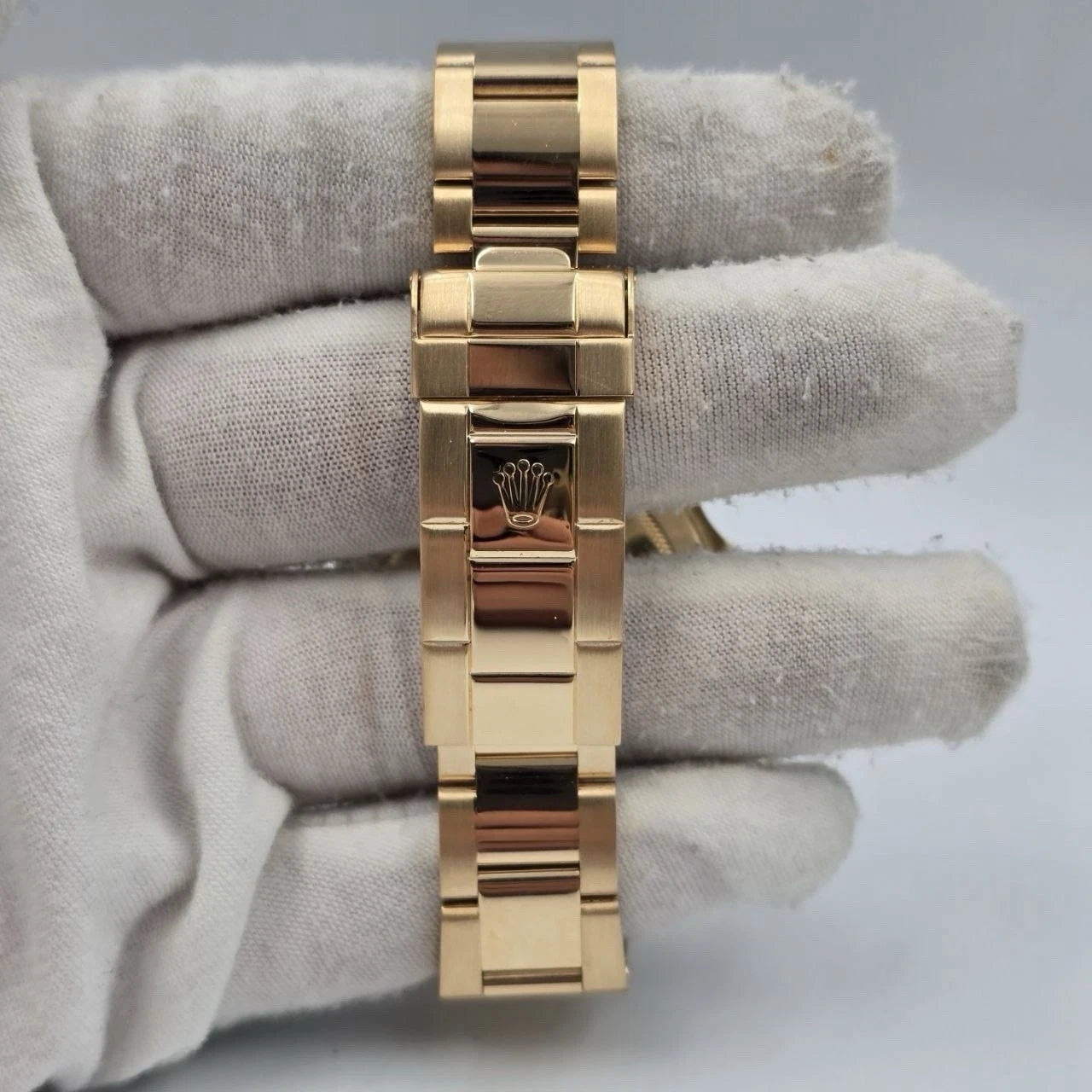 Rolex Submariner Date 16618 Yellow Gold Blue Dial