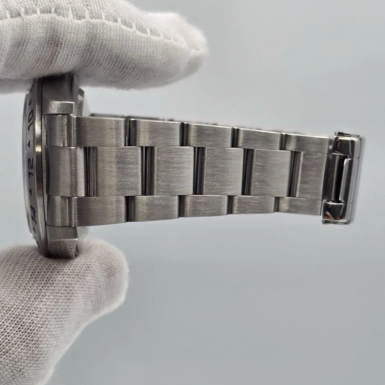 MINT Rolex 16570 Explorer II Polar White Stainless Steel NO HOLES 40mm Watch