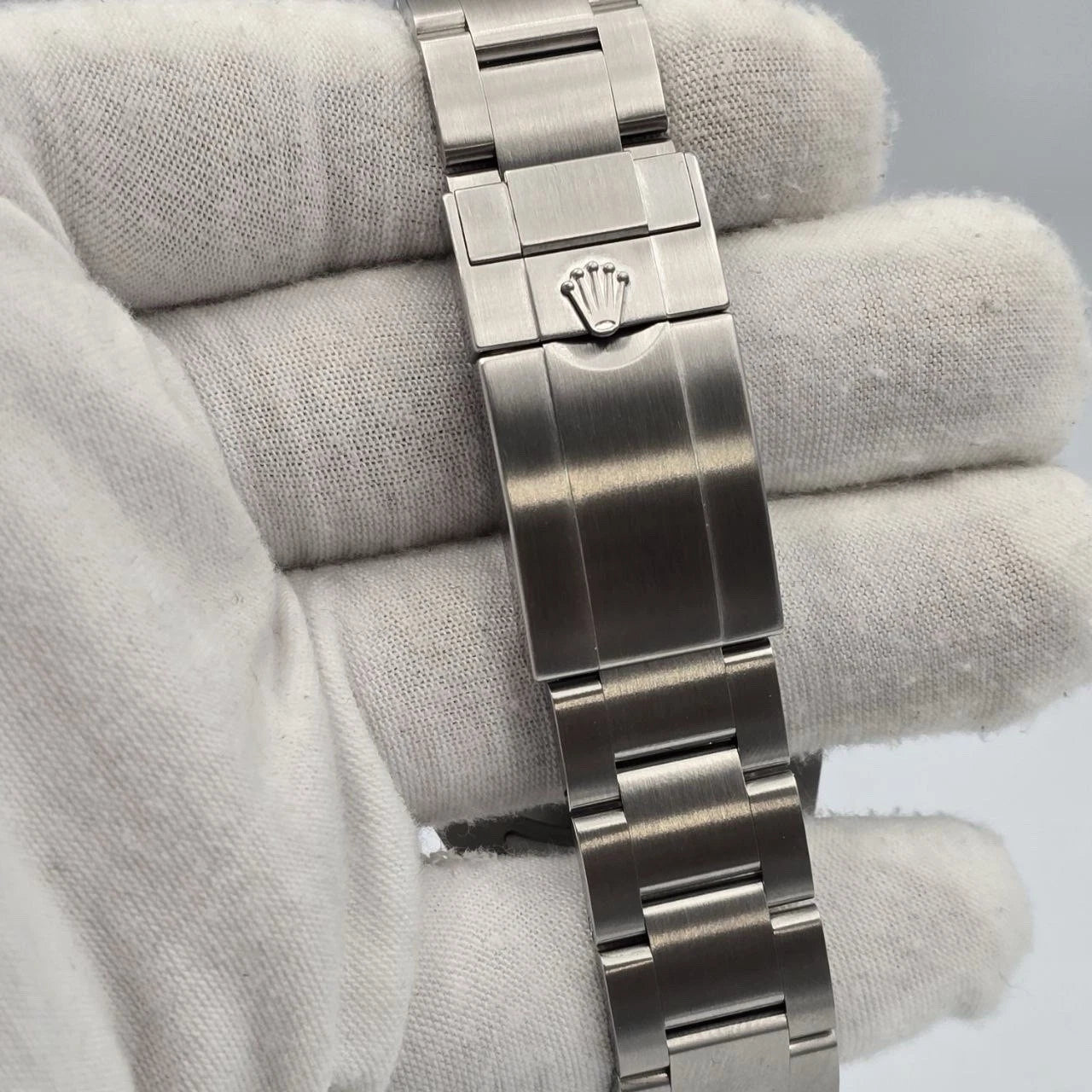 PAPERS 2023 Rolex Explorer II 42mm 226570 Stainless Steel White Polar Dial BOX