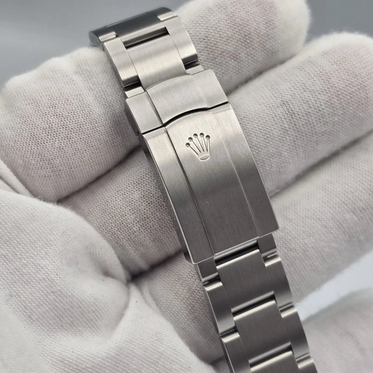 NEW 2025 Rolex Oyster Perpetual 36mm 126000 Green Dial UNWORN