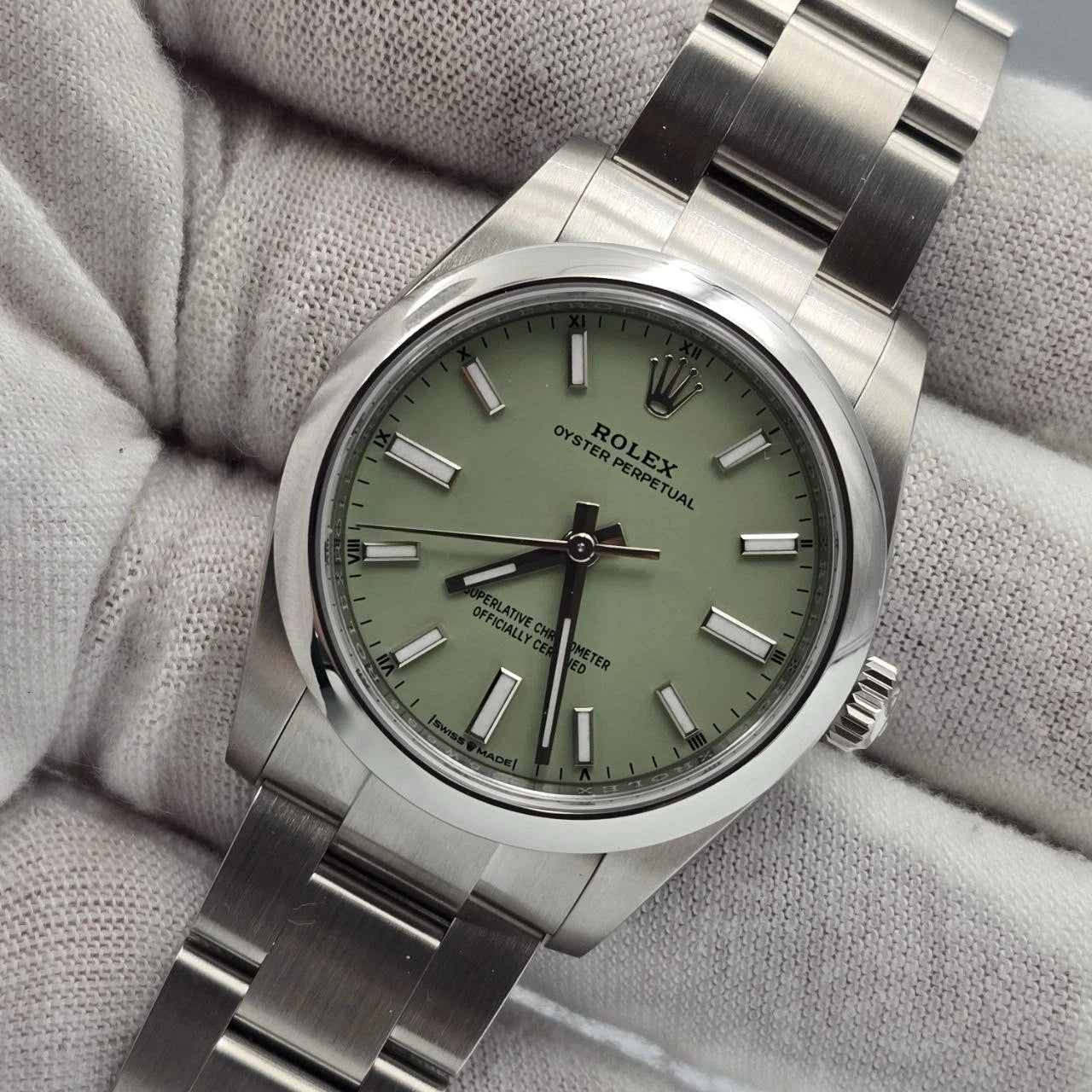 2025 NEW Rolex Oyster Perpetual Pistachio Dial 124200 Steel 34mm Watch UNWORN