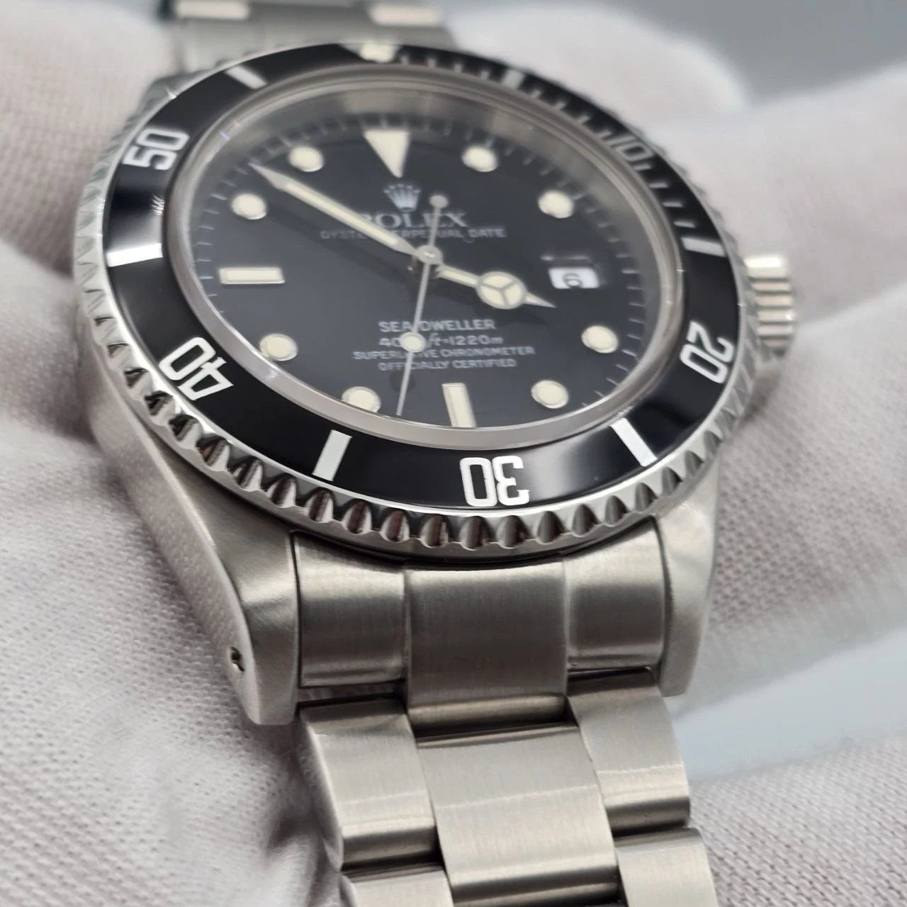 MINT Rolex Sea-Dweller 16600 Stainless Steel Black Dial 40MM Watch