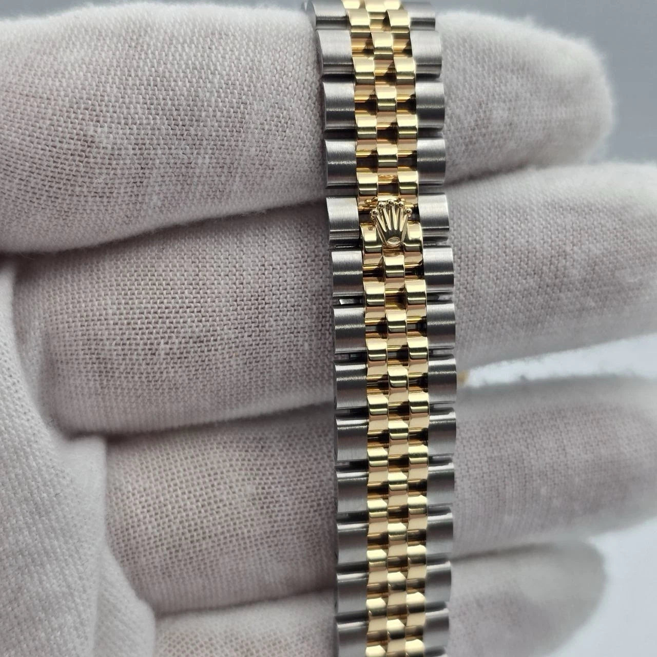 NEW 2025 Rolex Lady Datejust 28mm Champagne Diamond Dial 279173 Hidden Clasp