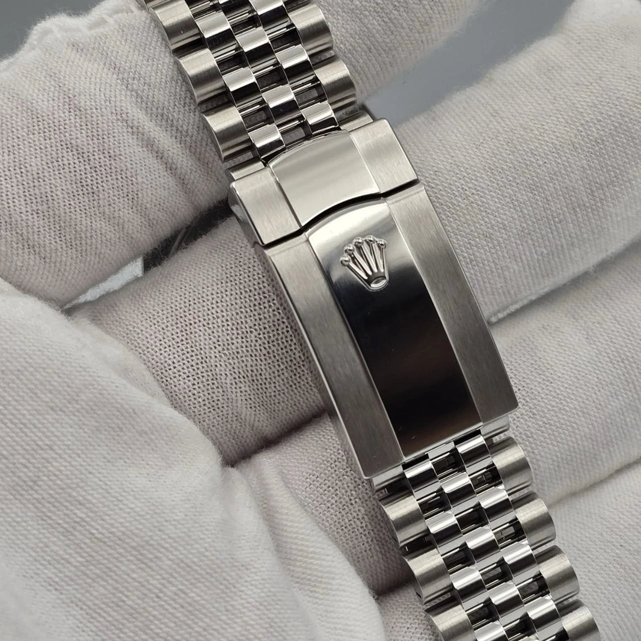 NEW 2025 Rolex Datejust 41mm 126334 Blue Stick Dial Fluted Bezel Jubilee UNWORN