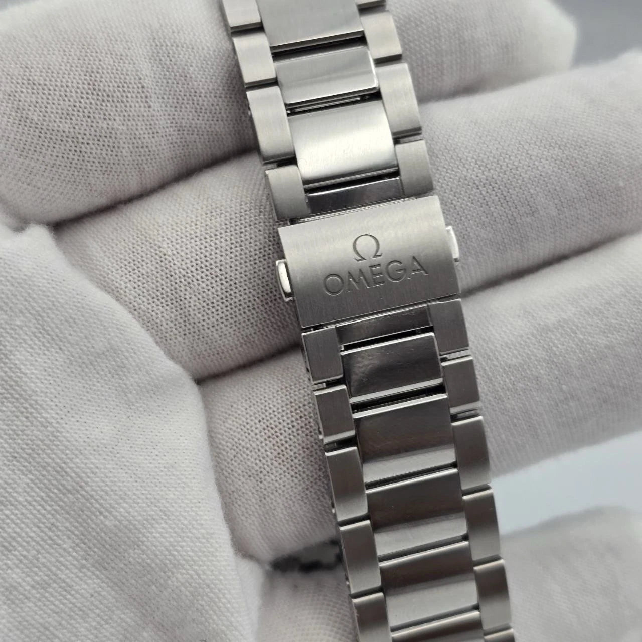 2024 Omega Seamaster Aqua Terra 220.10.38.20.02.001 38mm White Dial B+P