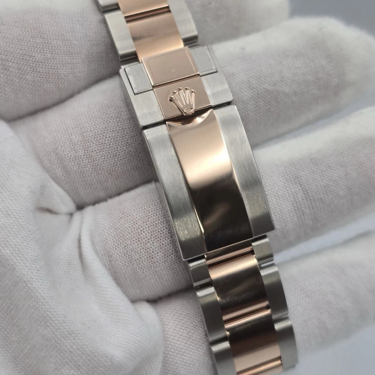 2025 NEW Rolex Yacht-Master Two Tone Rose Gold 40mm Black Dial 126621 UNWORN