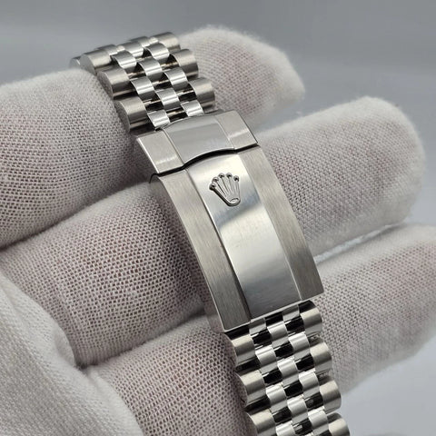 NEW 2025 Rolex Datejust 41mm 126300 Blue Roman Dial Smooth Jubilee UNWORN