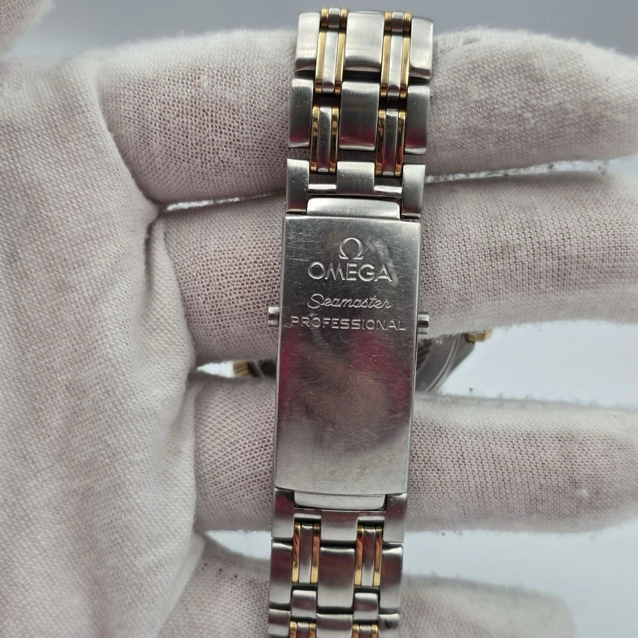 Mens Omega Seamaster 18K Gold 300M Chronometer Watch White Dial 36MM 2352.20
