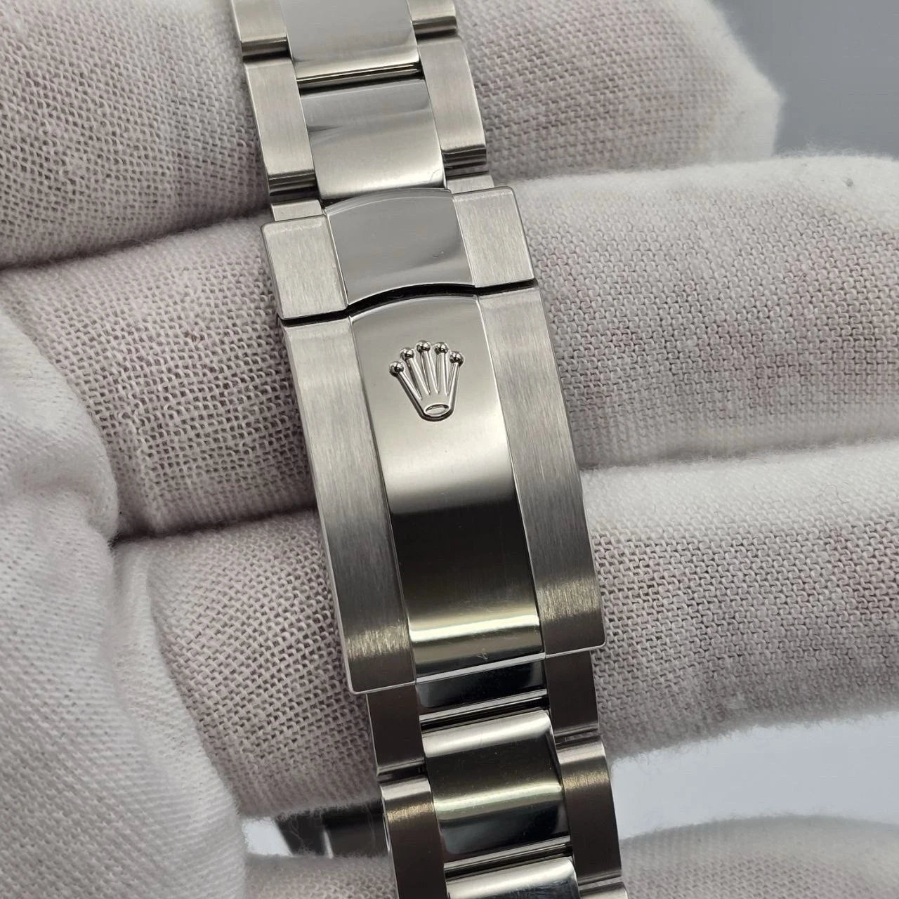 PAPERS 2022 Rolex Milgauss 40mm Steel Black Dial Green Crystal 116400GV BOX