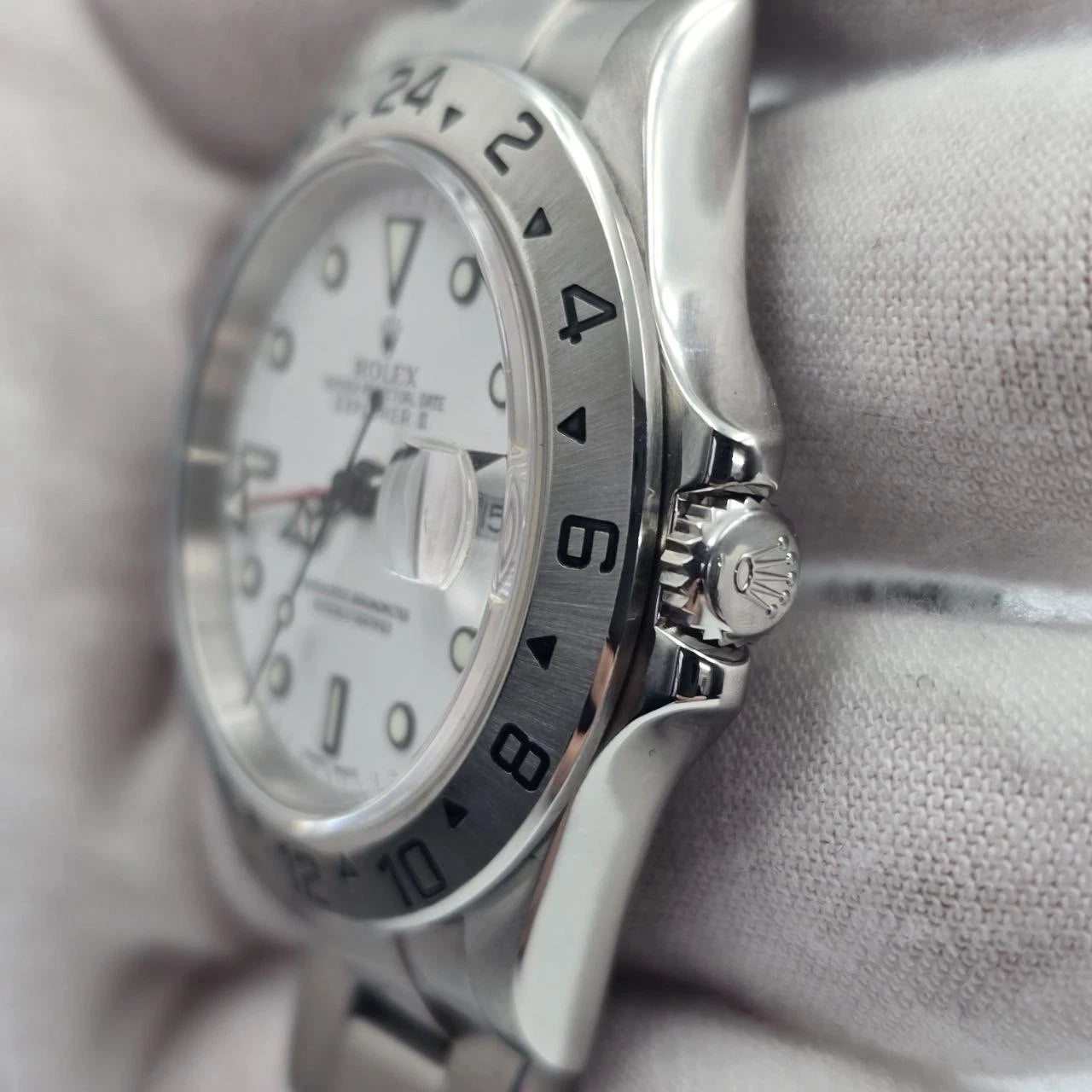 Rolex 16570 Explorer II Polar White NO HOLES Stainless Steel 40mm Watch