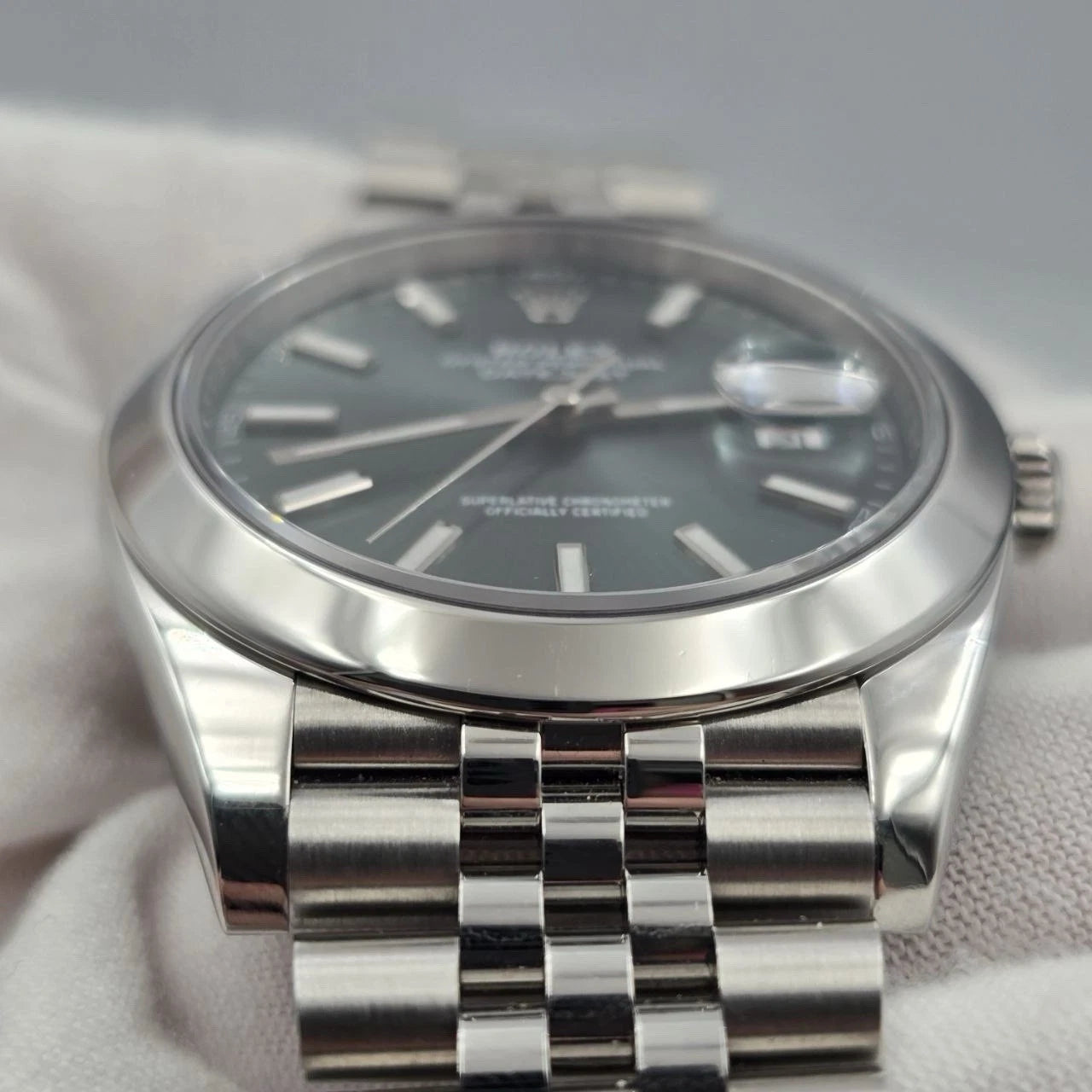 PAPERS 2025 Rolex Datejust 41mm Steel Mint Green Smooth Jubilee 126300 BOX