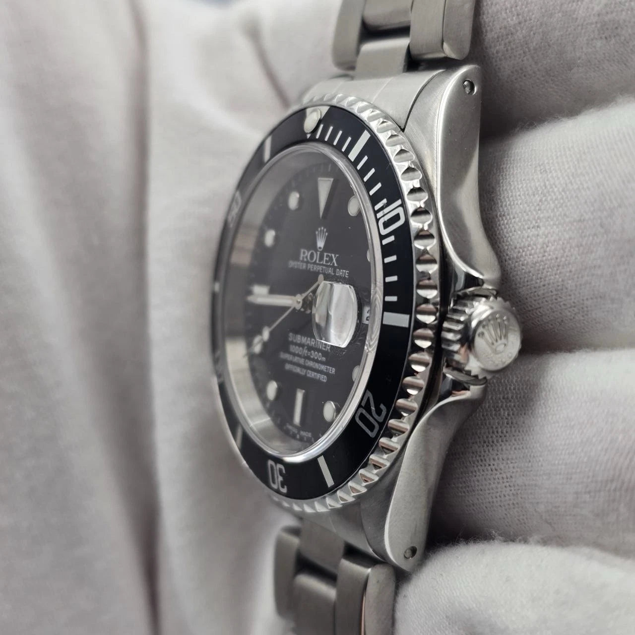 PAPERS 2000 Rolex Submariner Date 16610 40mm Black Dial Stainless Steel BOX