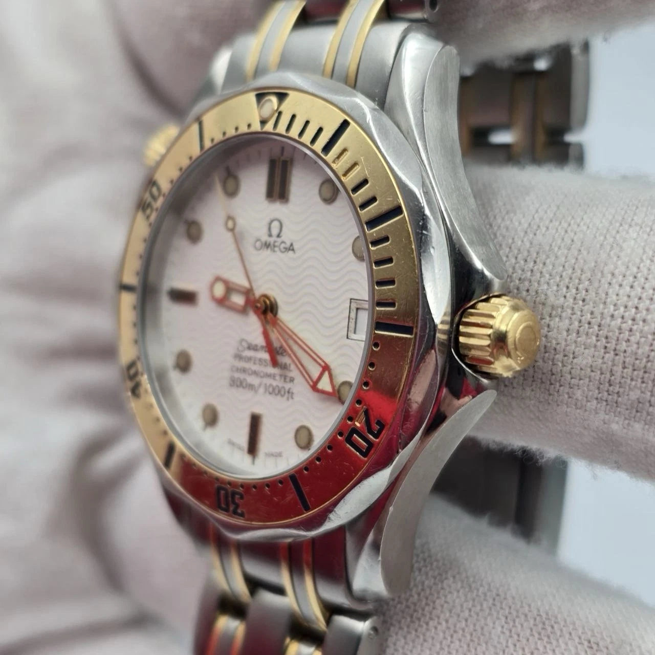 Mens Omega Seamaster 18K Gold 300M Chronometer Watch White Dial 36MM 2352.20