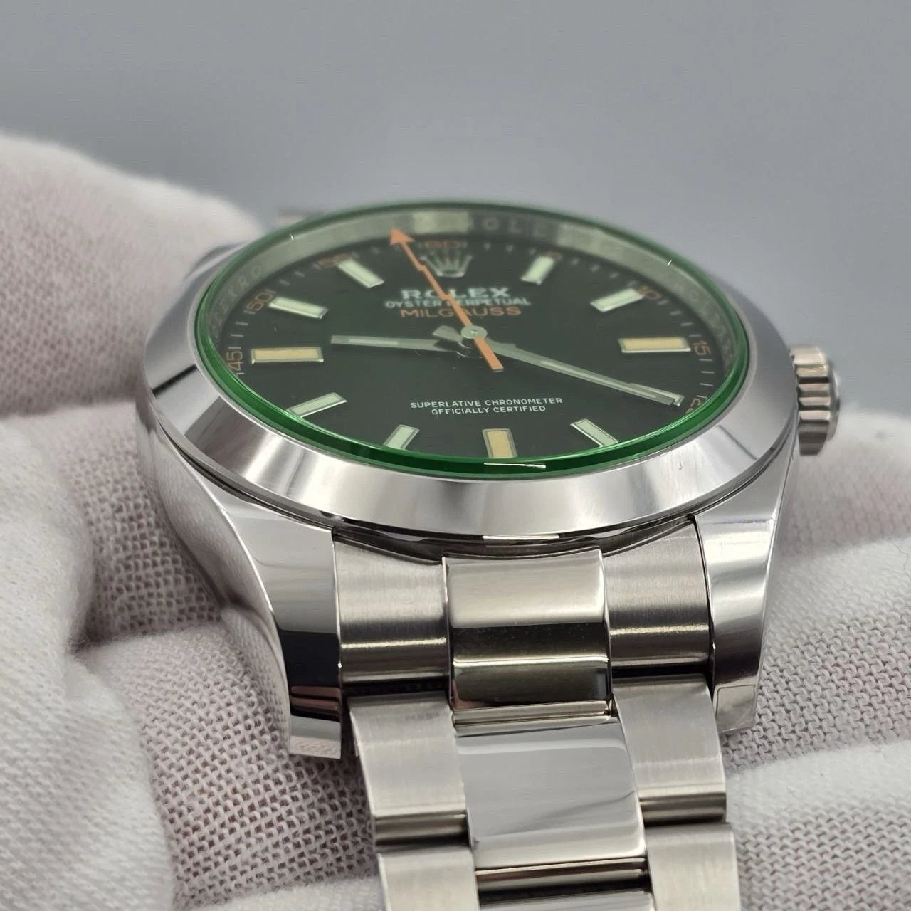 PAPERS 2022 Rolex Milgauss 40mm Steel Black Dial Green Crystal 116400GV BOX