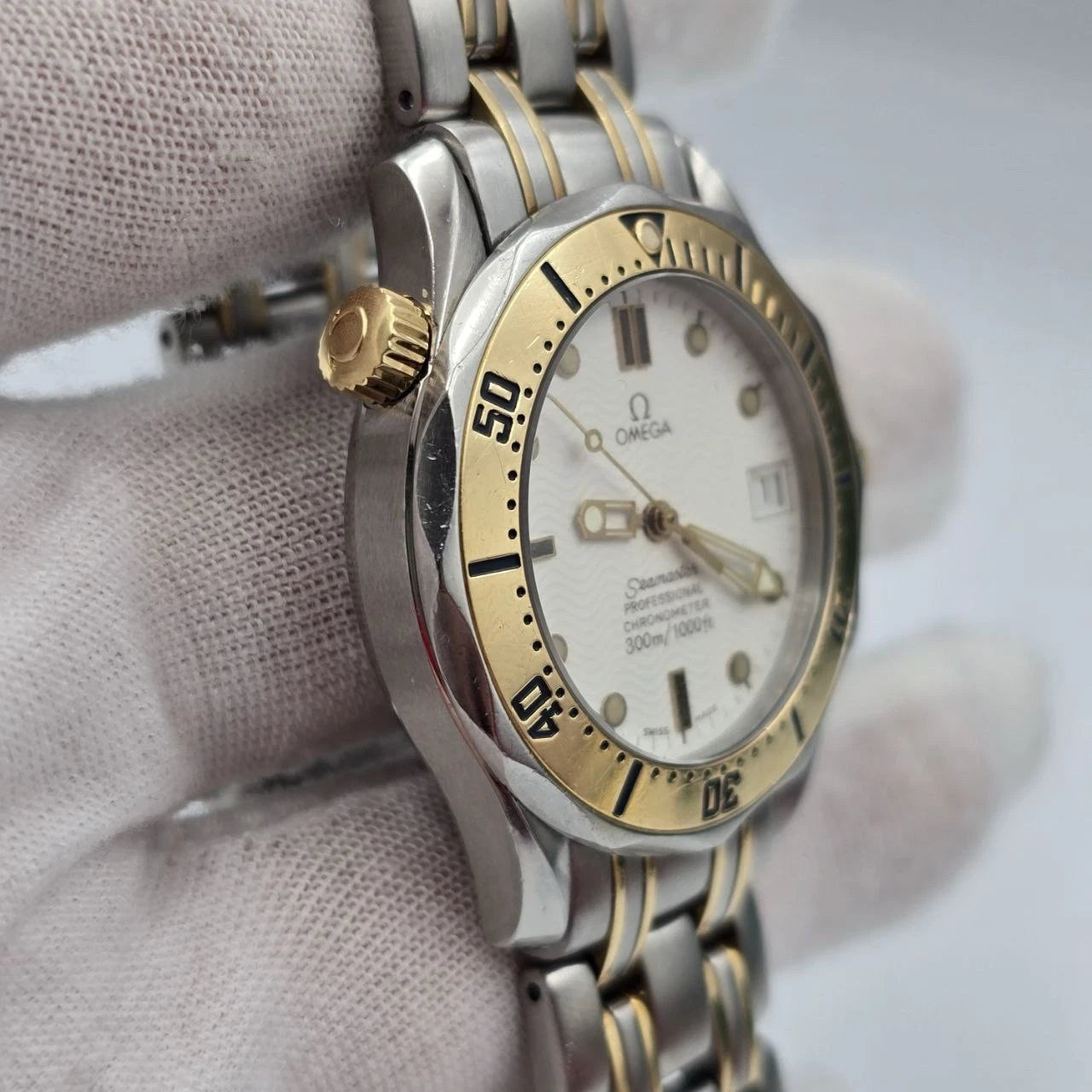 Mens Omega Seamaster 18K Gold 300M Chronometer Watch White Dial 36MM 2352.20