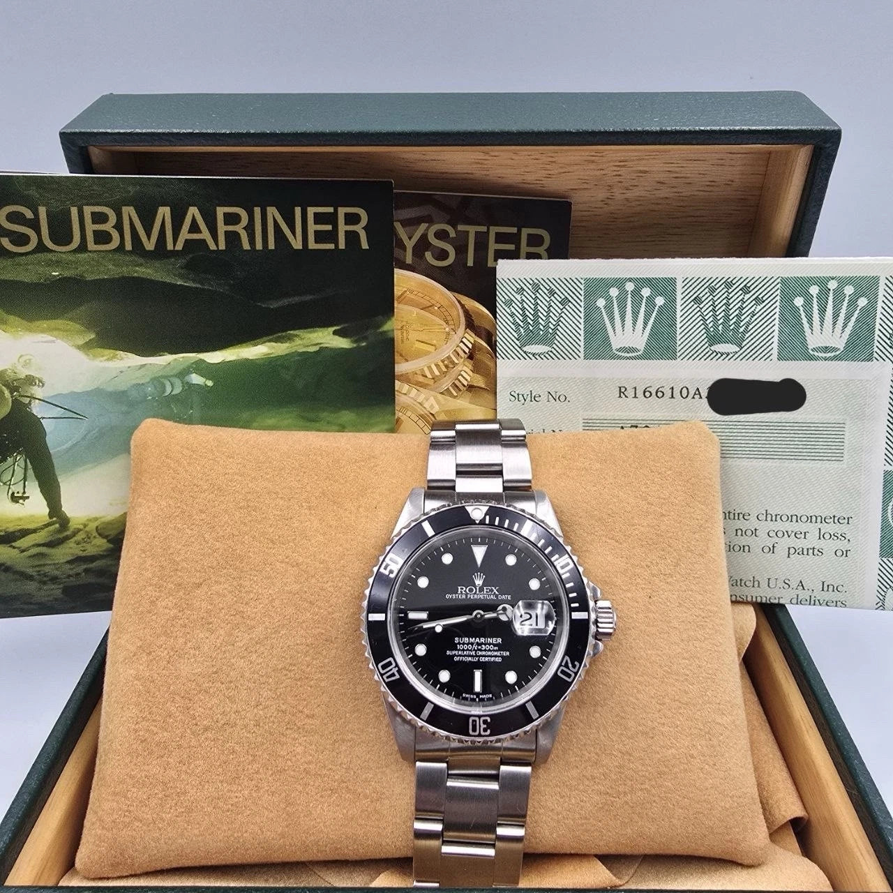 PAPERS 2000 Rolex Submariner Date 16610 40mm Black Dial Stainless Steel BOX