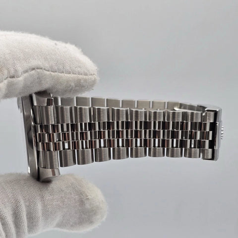 NEW 2025 Rolex Datejust 41mm Steel Smooth Wimbledon Dial Jubilee 126300 UNWORN