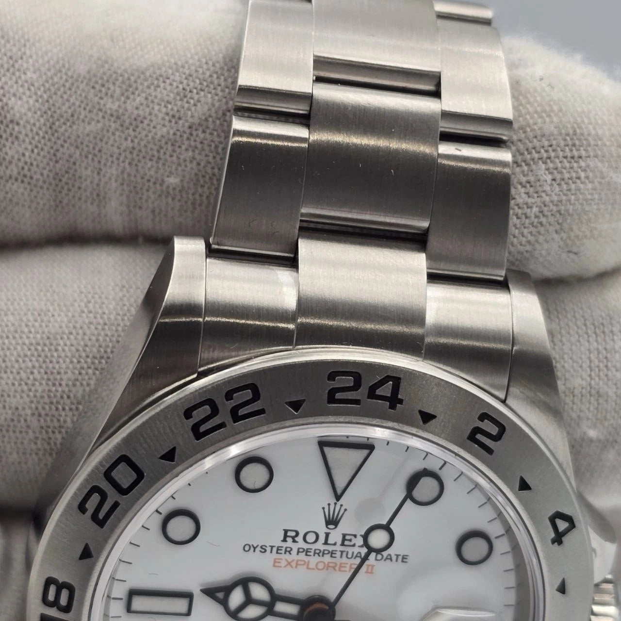 PAPERS 2023 Rolex Explorer II 42mm 226570 Stainless Steel White Polar Dial BOX