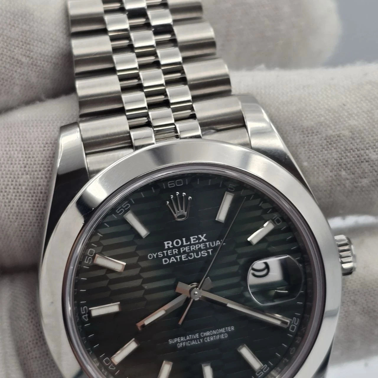 PAPERS 2023 MINT Rolex Datejust 41mm Smooth Green Motif Dial Jubilee 126300 BOX