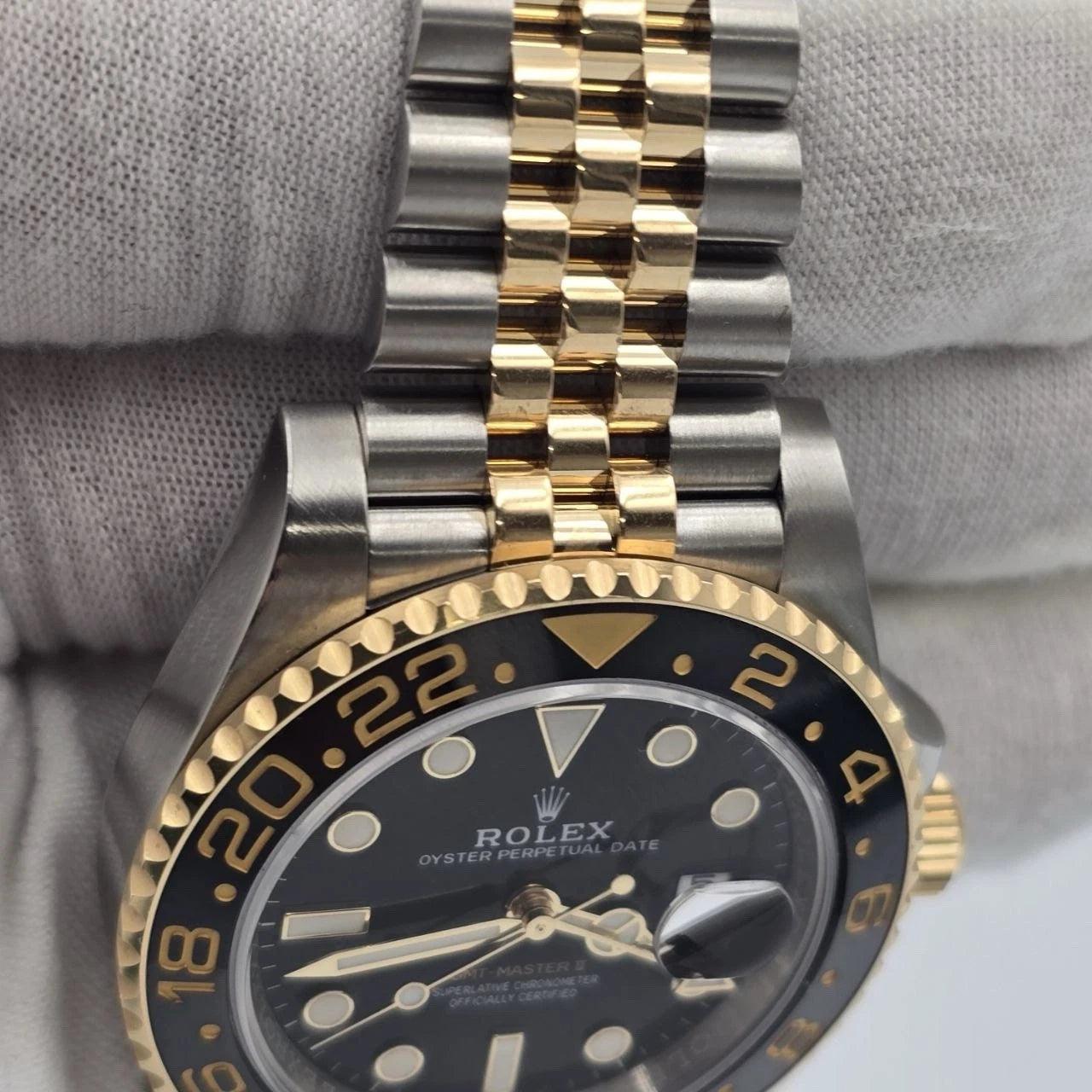 PAPERS 2024 Rolex GMT Master II 126713GRNR Two Tone Bumblebee Jubilee Watch BOX