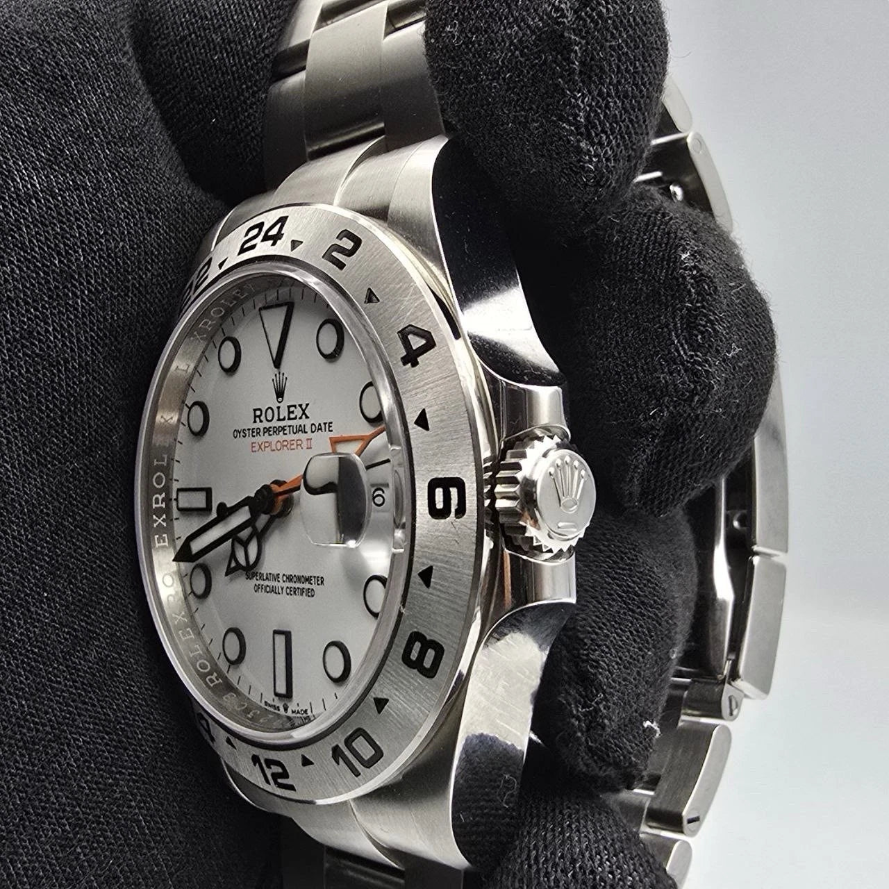 PAPERS 2024 Rolex Explorer II 42mm 226570 White Polar Dial BOX