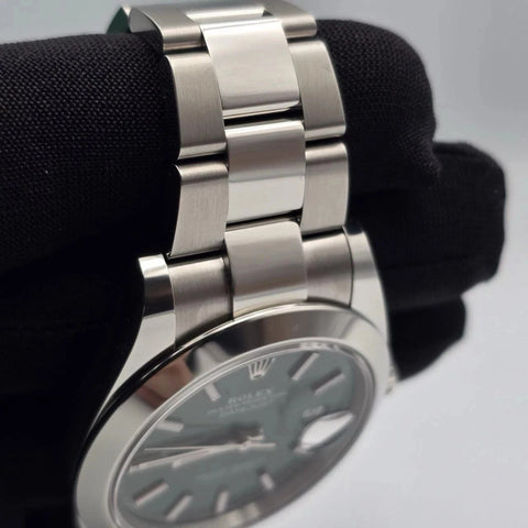 NEW 2026 Rolex Datejust 41mm Mint Green Steel Smooth Bezel Oyster 126300 UNWORN