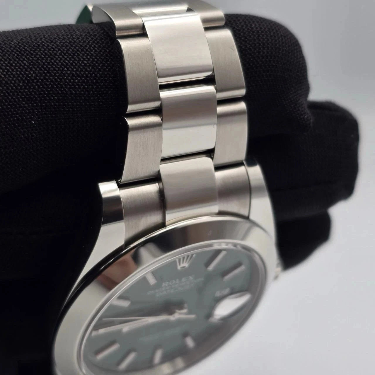 NEW 2026 Rolex Datejust 41mm Mint Green Steel Smooth Bezel Oyster 126300 UNWORN