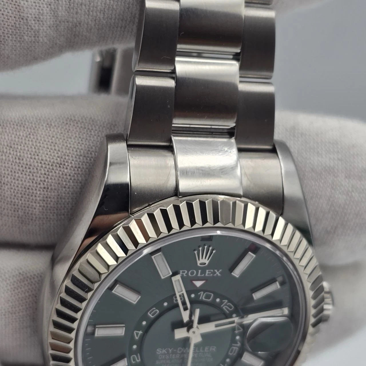 PAPERS 2025 Rolex Sky-Dweller Mint Green Oyster Fluted Bezel 42mm 336934 BOX