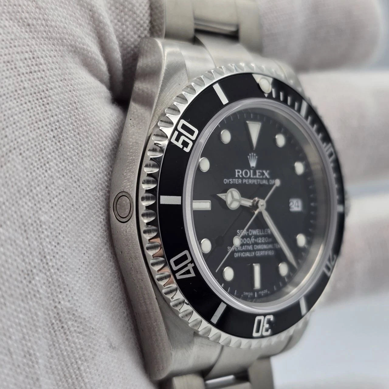 MINT PAPERS 2006 Rolex Sea-Dweller 16600 Stainless Steel Black Dial 40MM Watch