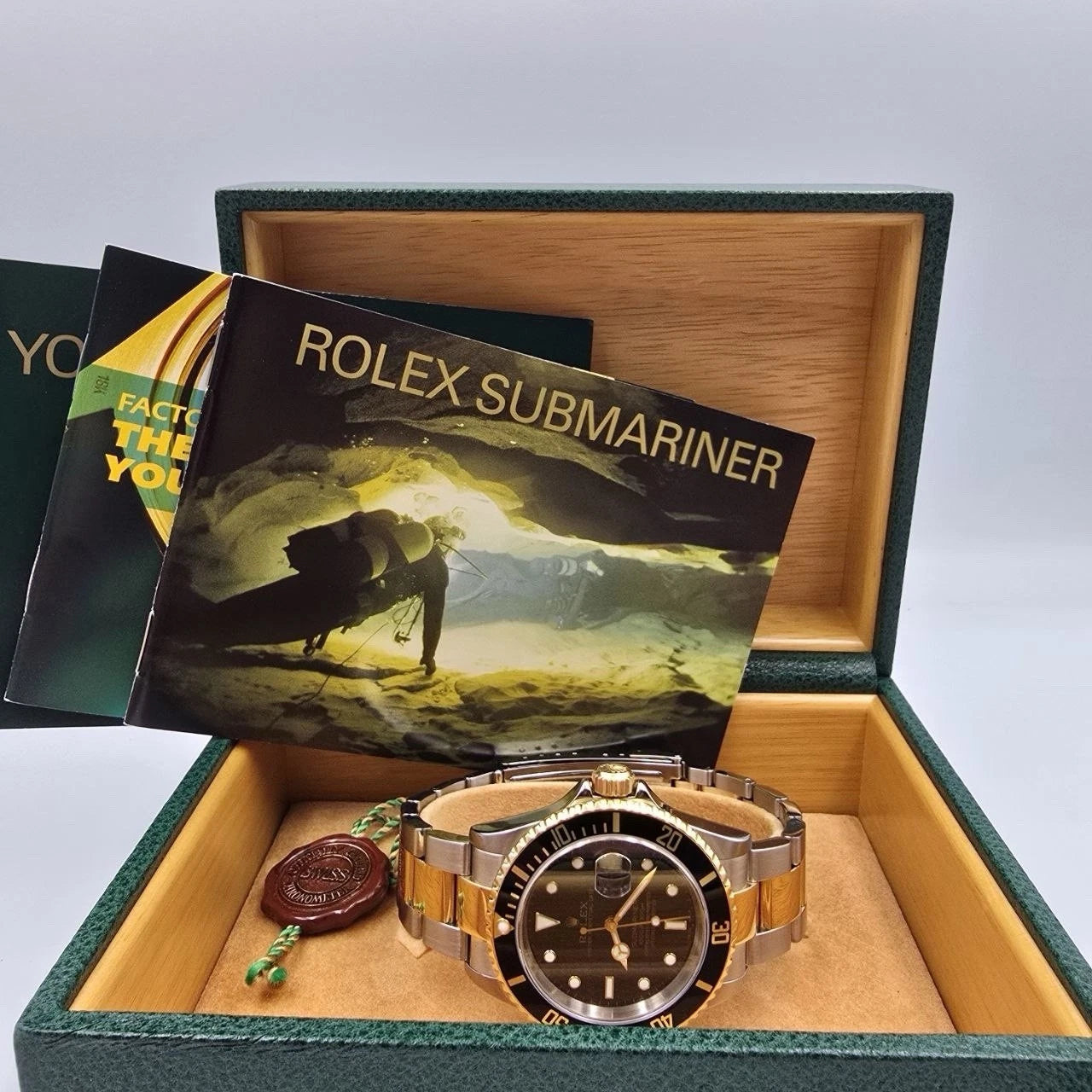 2004 PAPERS Rolex Submariner 16613 Black Dial Two Tone Gold Clasp 40mm BOX + RSC
