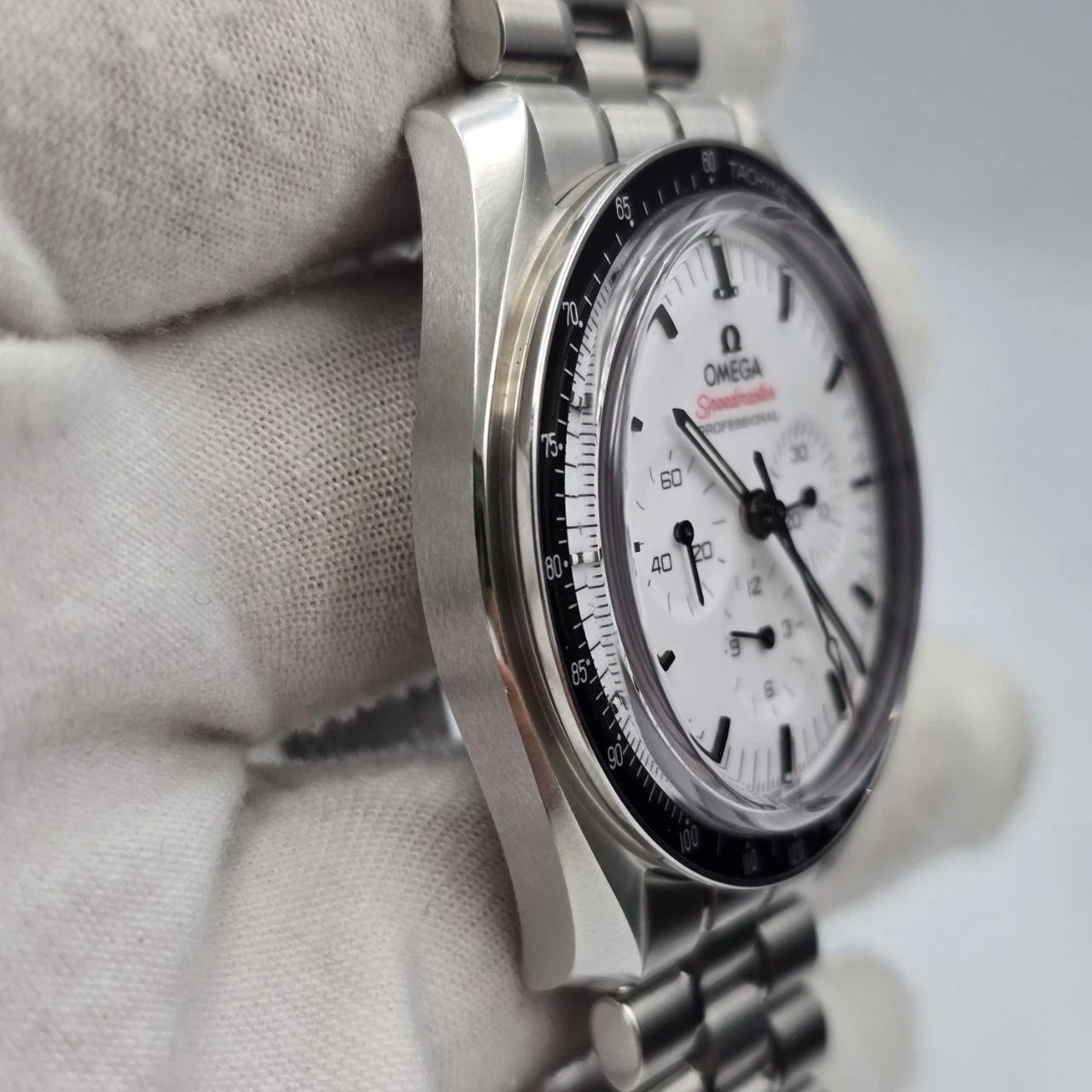 Omega Speedmaster White Dial Steel 42mm 310.30.42.50.04.001 BOX