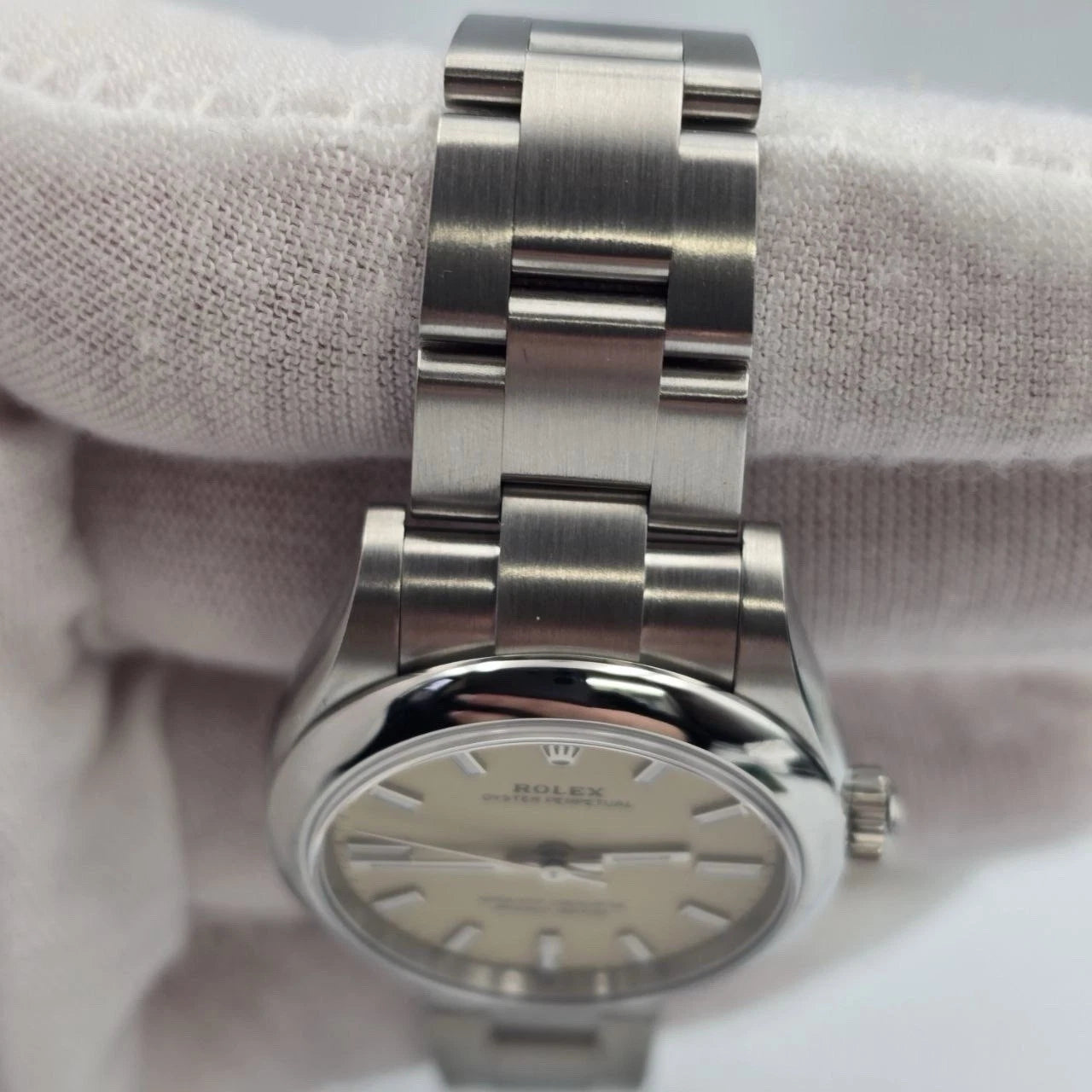 NEW 2025 Rolex Oyster Perpetual 31mm Beige Smooth Bezel Oyster 277200 UNWORN