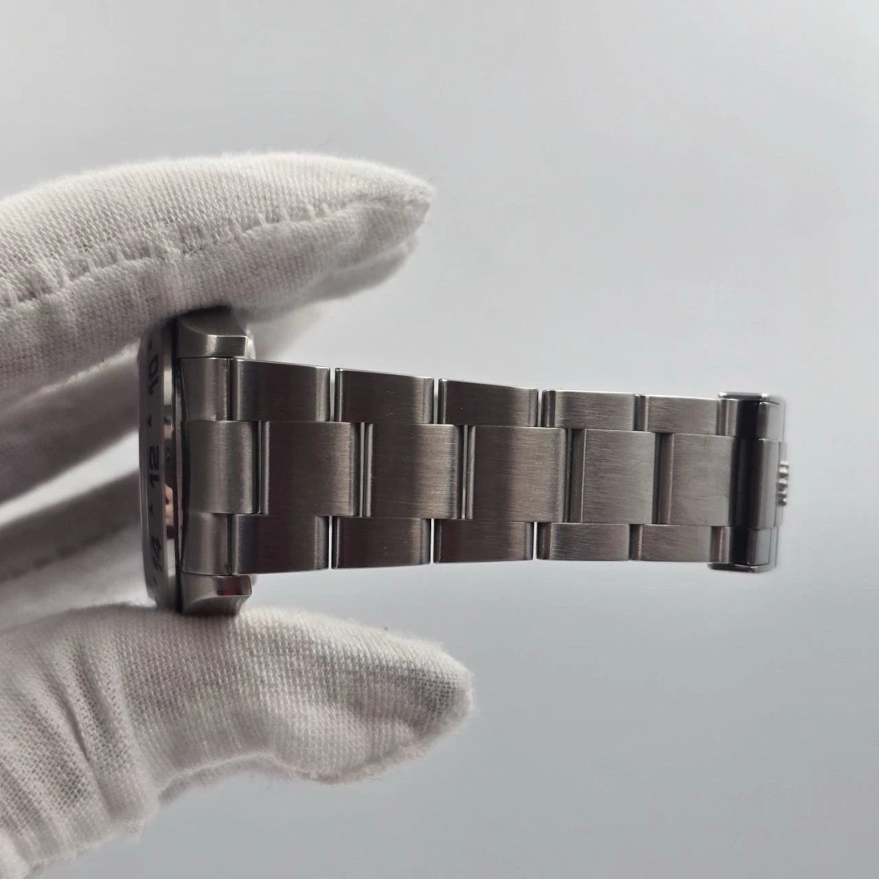 PAPERS 2023 Rolex Explorer II 42mm 226570 Stainless Steel Black Dial BOX